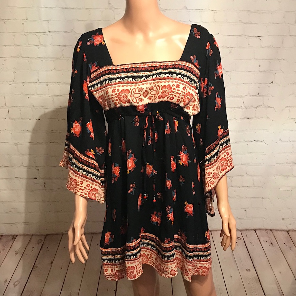 Angie black & red patterned boho floral wide sleeved dress size small